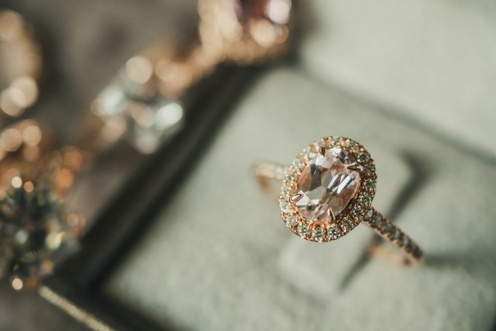 Find eksklusive smykker fra kendte brands online